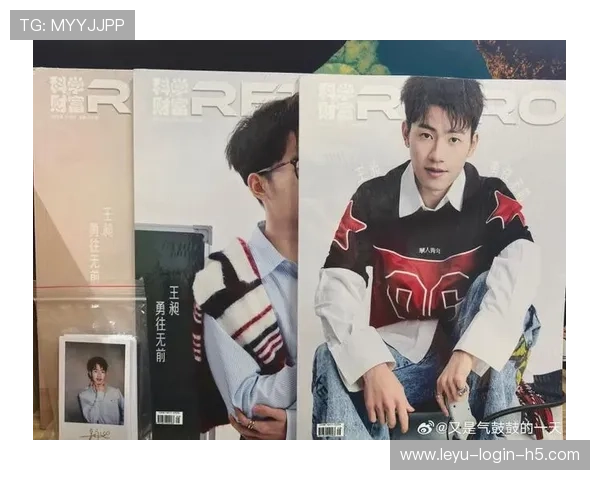 王昶裤子口袋鼓鼓的，从训练场到咖啡厅都像带着个秘密宝盒！