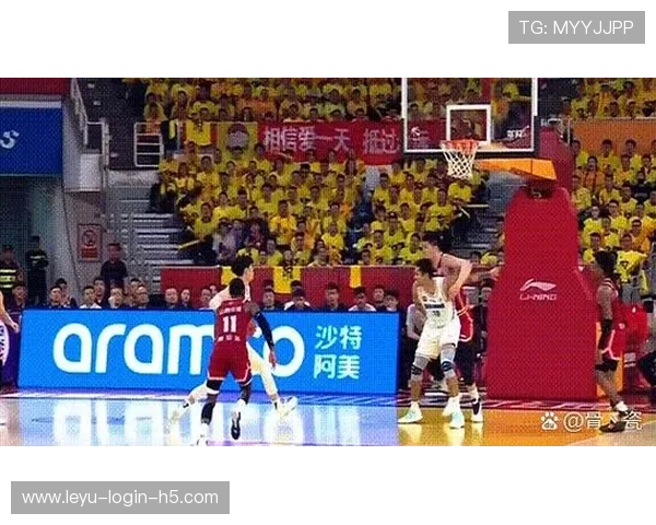 担架入场规则如何界定裁判权力与比赛连续性？